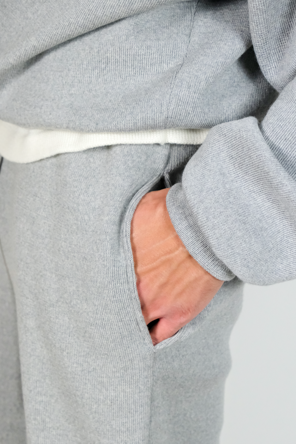 SILVER KNIT SWEATPANTS