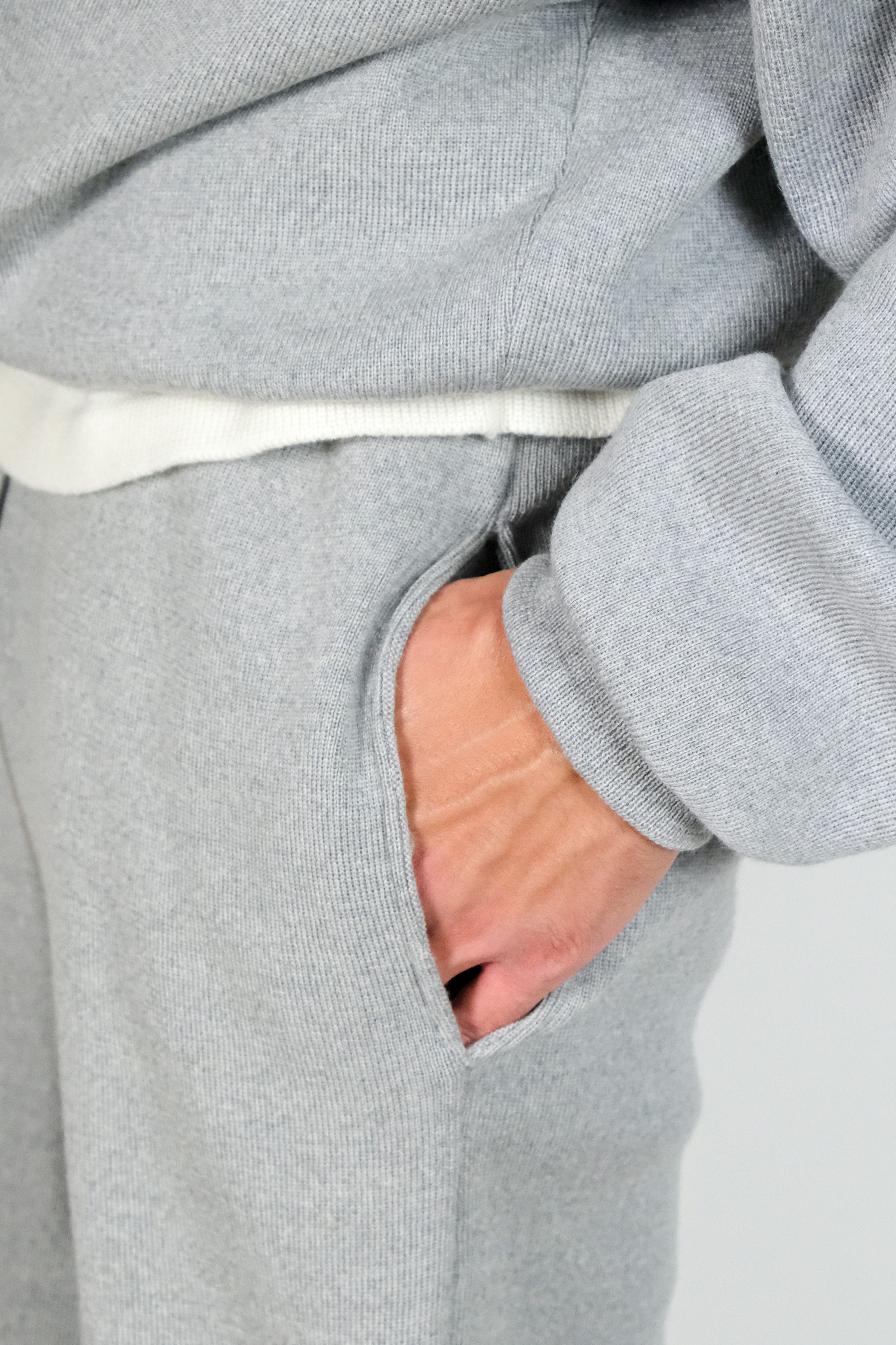 SILVER KNIT SWEATPANTS